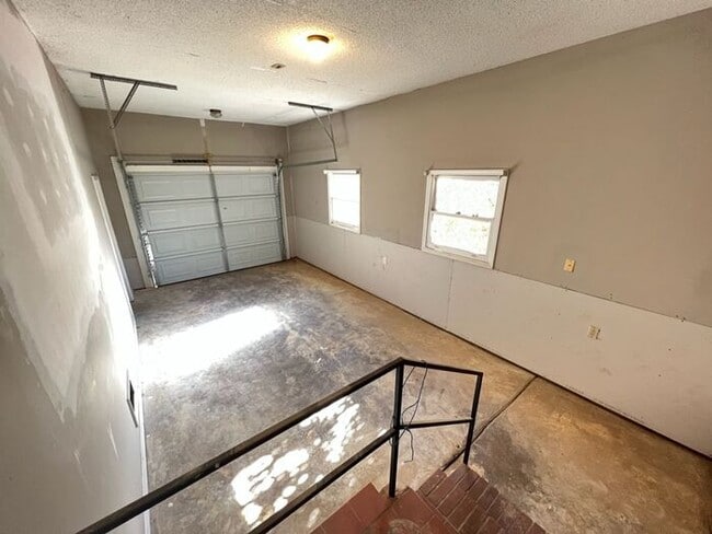 Building Photo - Remodeled 3 Bed Home Near Downtown Raleigh