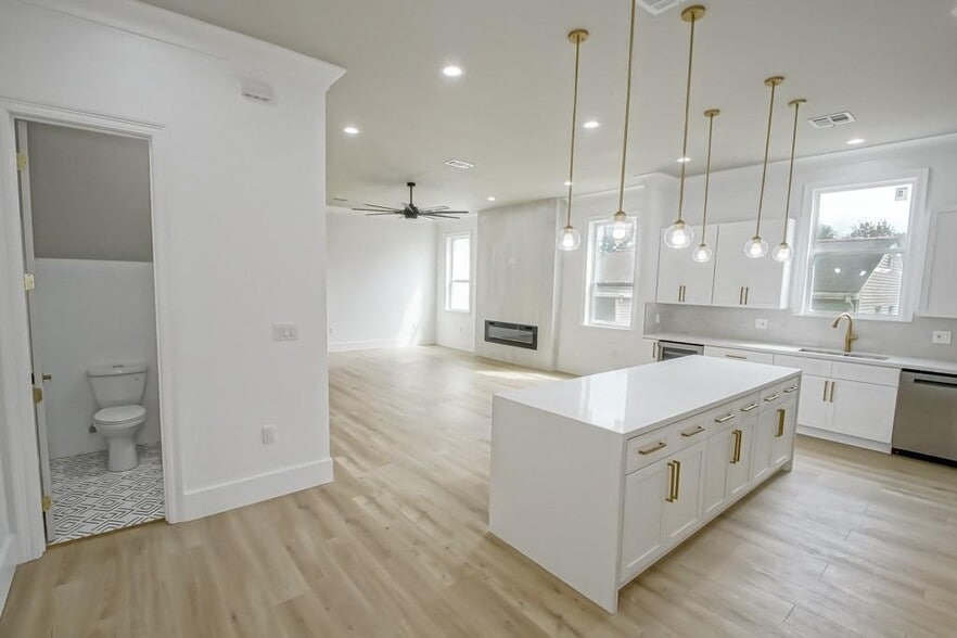 Kitchen 3 - 2416 Prentiss Ave