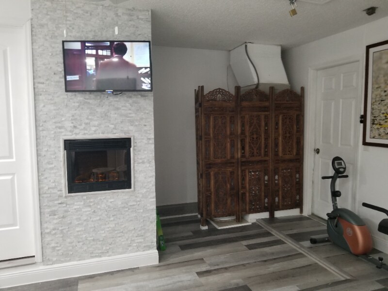 Building Photo - 1585 Maxwell Ln