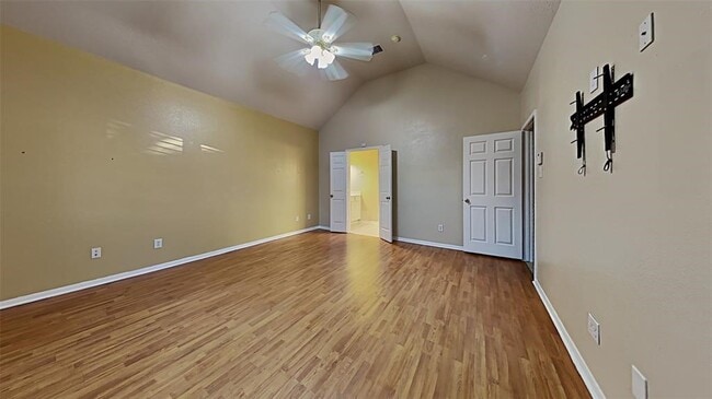 Building Photo - 2114 Winding Hollow Dr