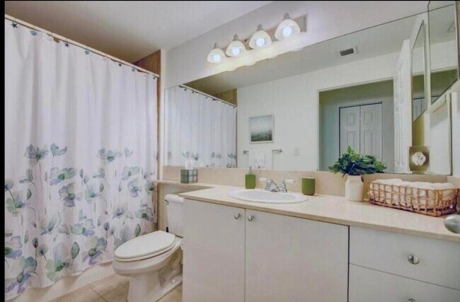 Building Photo - 802 W Windward Way