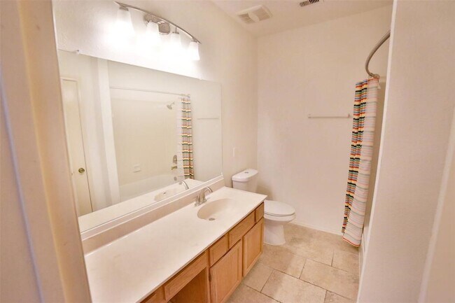 Building Photo - 642 Wilcrest Dr