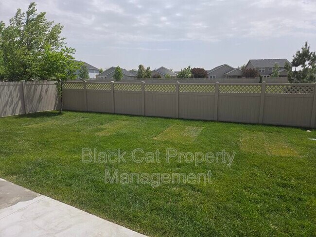 Building Photo - 10679 W New Berlin Dr