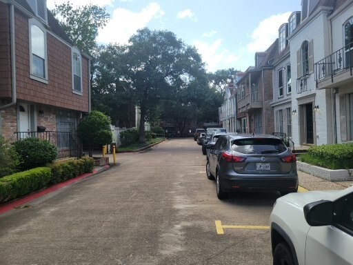 Building Photo - 376 N Post Oak Ln