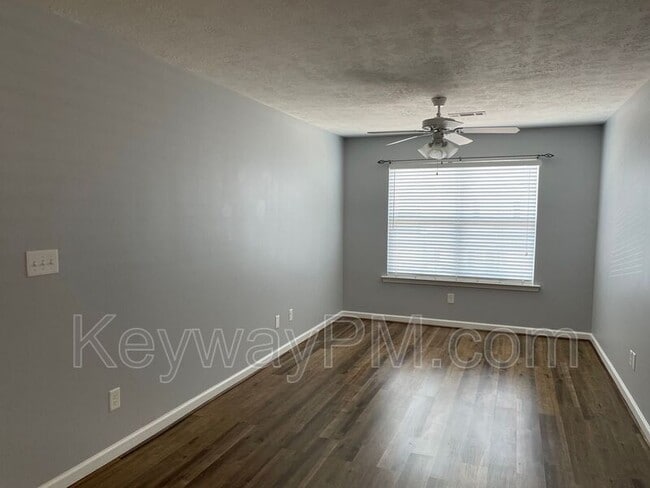 Building Photo - 830 Landing Dr