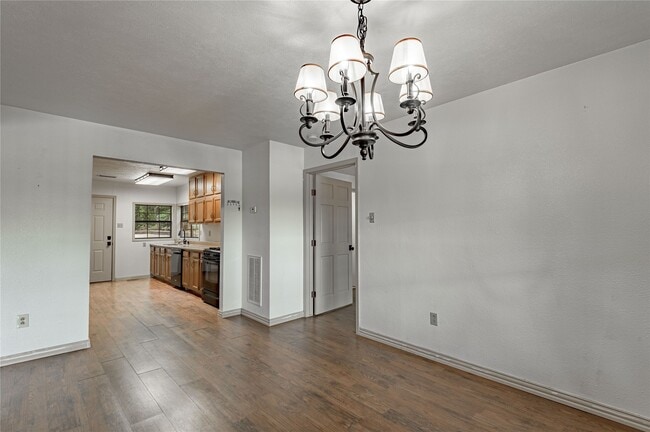 Building Photo - 73 Thomas Lake Rd