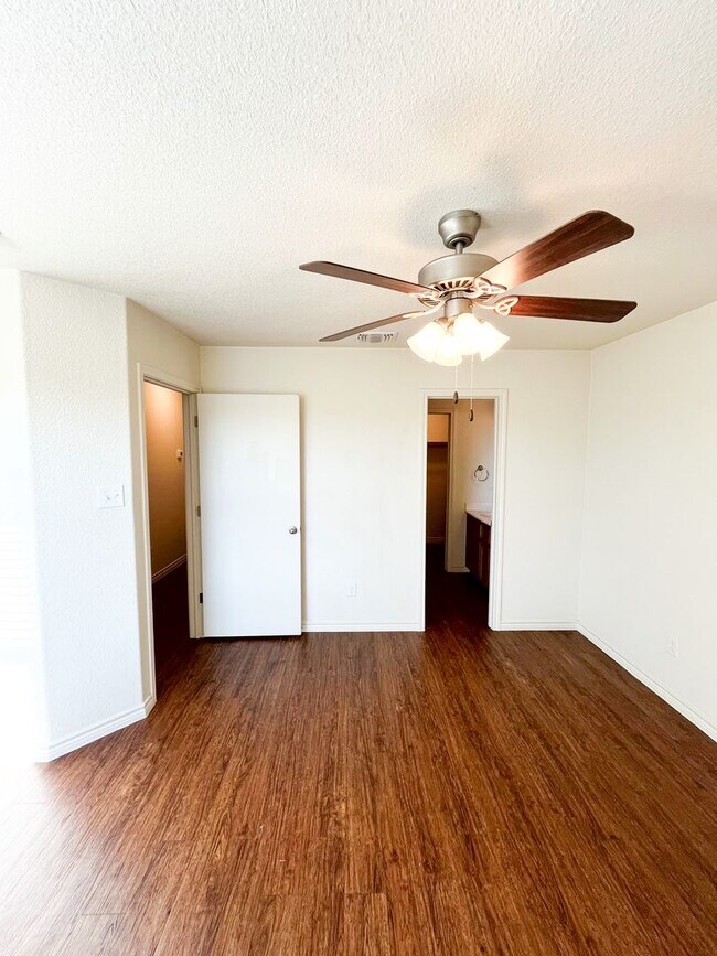 Building Photo - 1519 Justin Lp