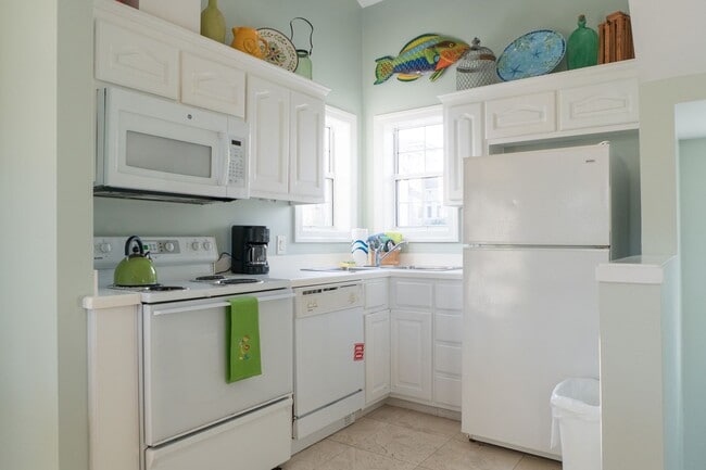 Building Photo - Beautiful 7-Bedroom Beachfront Home on 30A