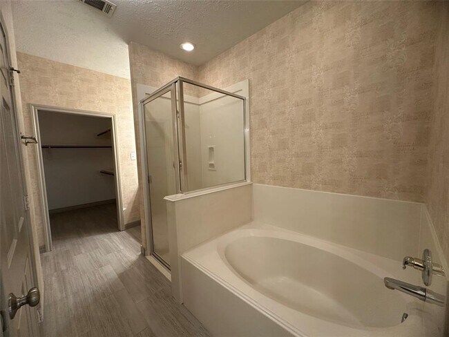 Building Photo - 2027 Marchwood Manor Dr