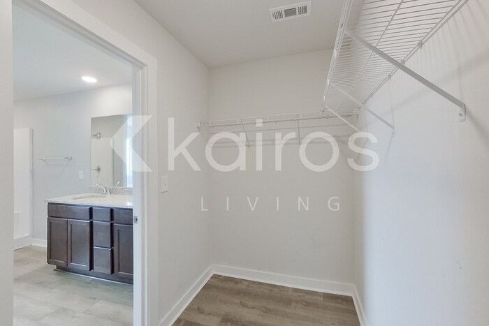 Building Photo - 6405 Upchurch Dr