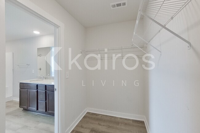 Building Photo - 6405 Upchurch Dr