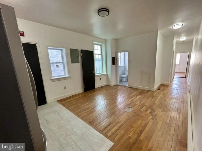Building Photo - 2823 W Girard Ave