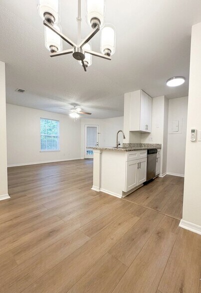 Building Photo - 6064 Westgate Dr