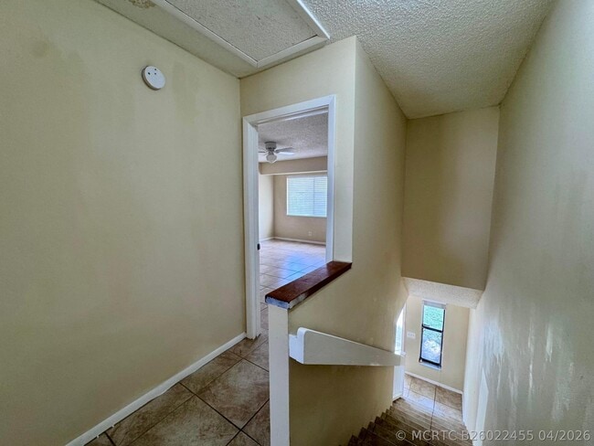 Building Photo - 704 Riverside Dr