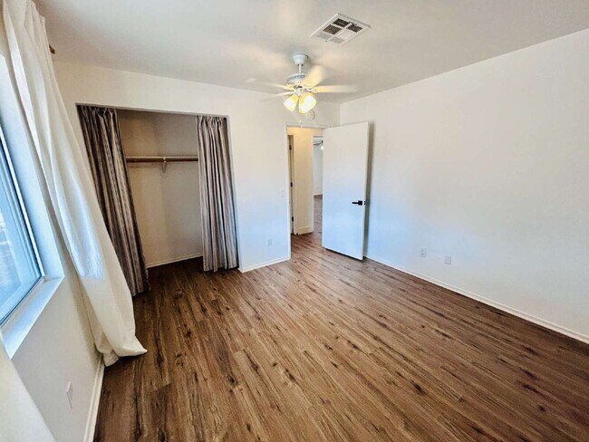 Building Photo - Beautiful 4 Bedroom House for rent in South Joshua Tree