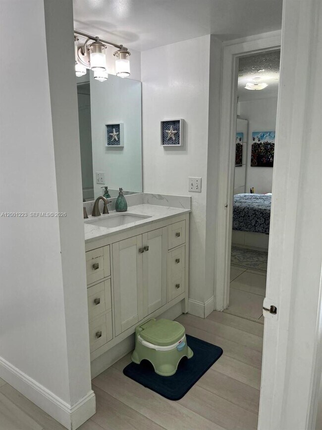 Building Photo - 280 SW 20th Rd