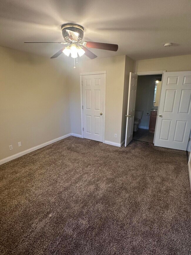 Building Photo - 6 Hudson Hollow Road