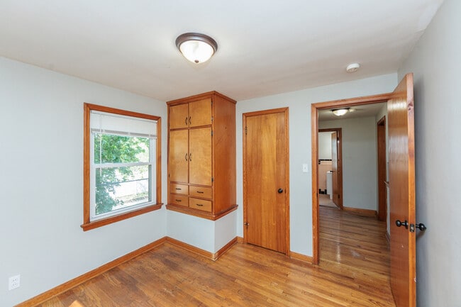Building Photo - 3827 Covington Rd
