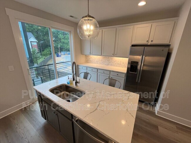 Building Photo - 2128 Electric Ln