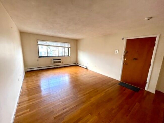 Building Photo - Available Now, Dec or Jan 1st - Spacious Allston 2 bedroom on Allston St. Heat and Parking Includ...