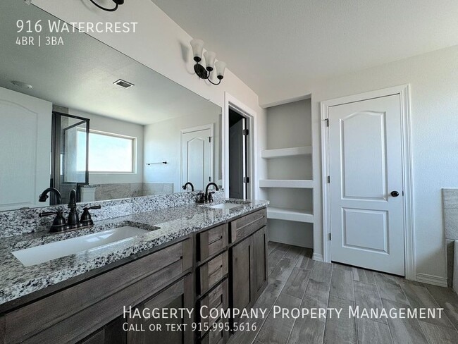 Building Photo - 916 Watercrest-