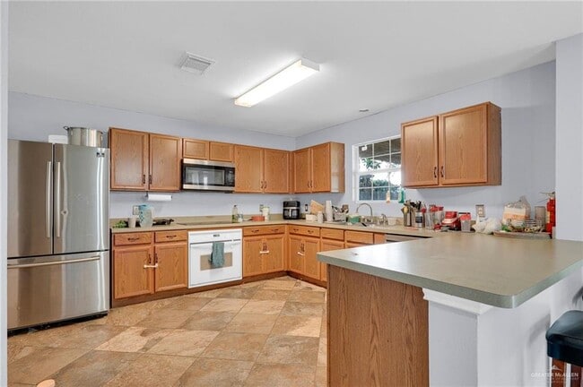 Building Photo - 14 View Point Dr