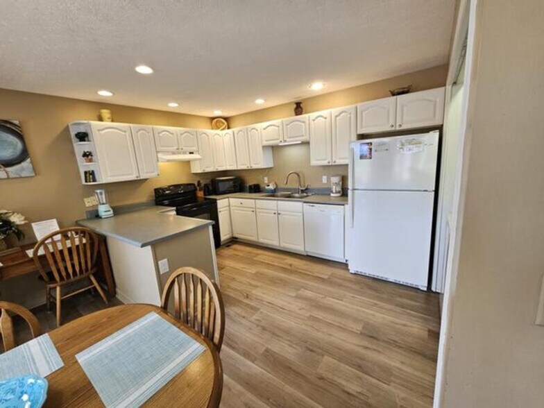 Building Photo - 1208 Edelweiss Dr
