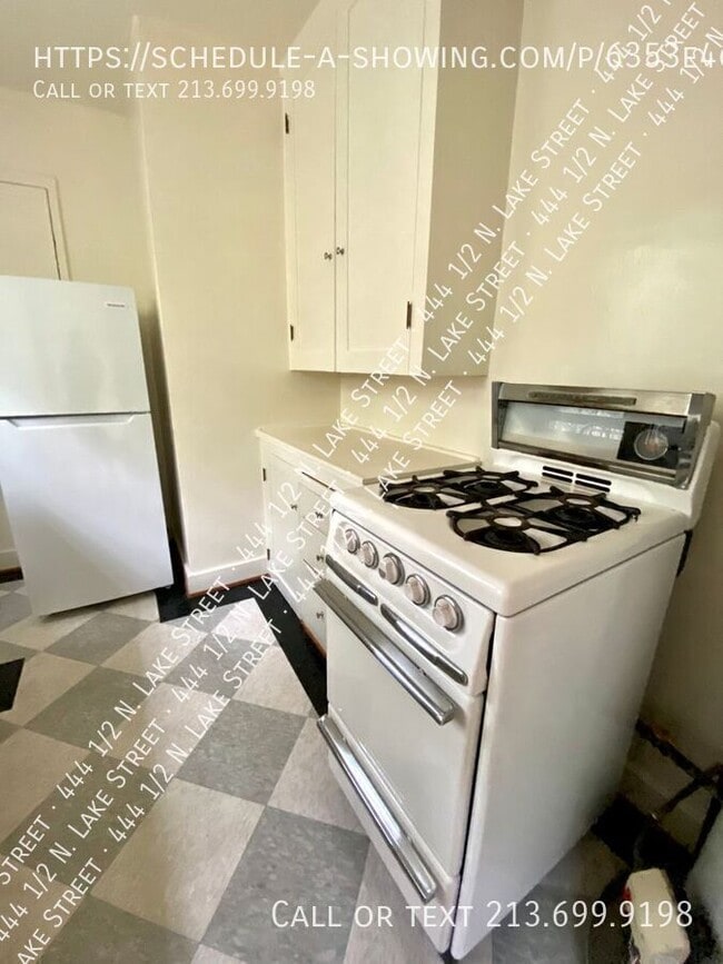 Building Photo - 444 1/2 N. Lake Street-