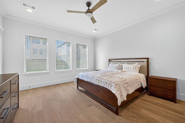 Building Photo - 2427 Camden Creek Ln