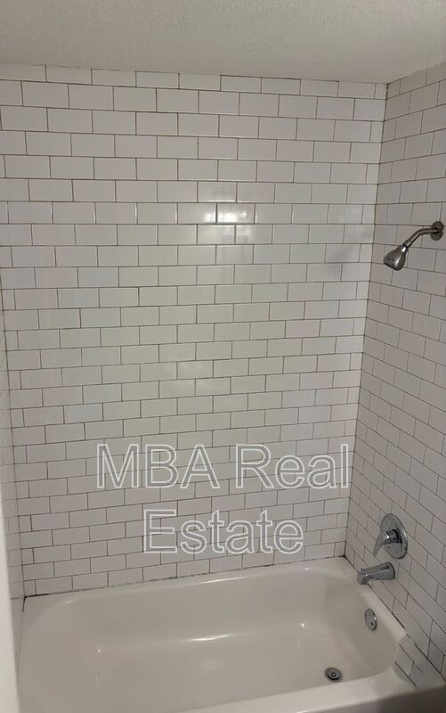 Building Photo - 5040 N 18th Ave