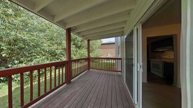 Building Photo - 2Bed 1Bath with Carport! Walk to MSU
