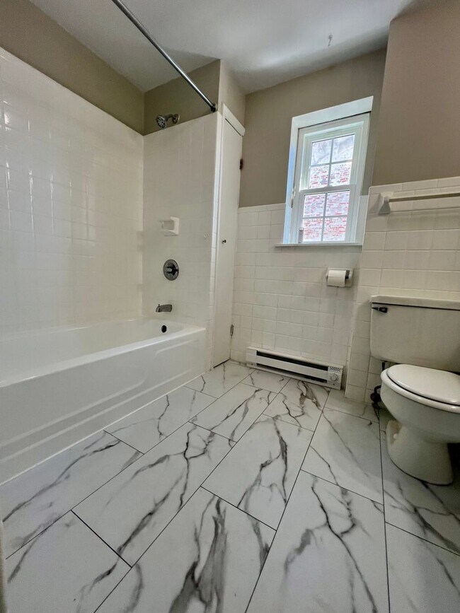 Building Photo - 713 S 2nd St