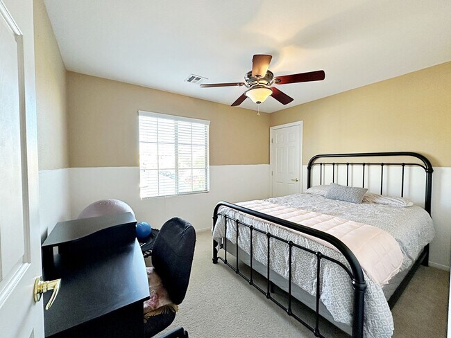 Building Photo - 3 BEDROOM + LOFT HOME IN GATED COMMUNITY I...