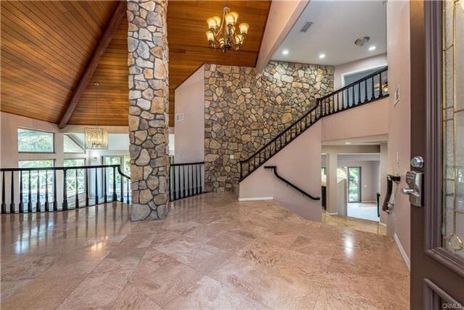 Building Photo - 42400 Vía Nortada