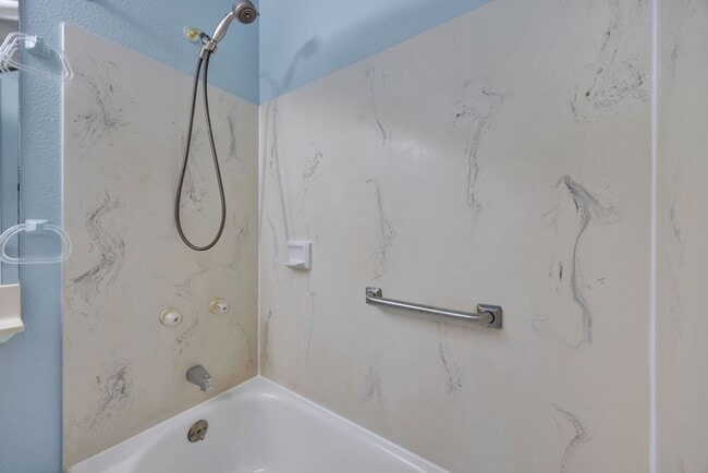Building Photo - Unfurnished 2/2 in South Kihei