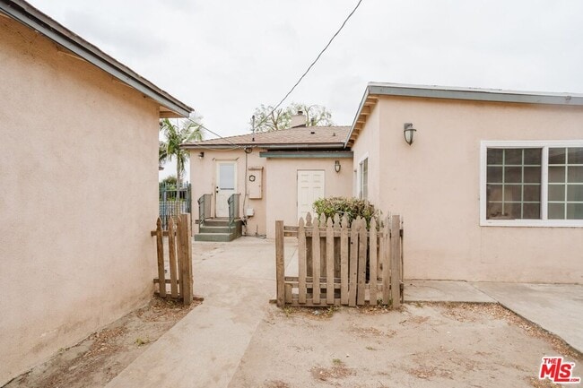 Building Photo - 5917 Bartmus St