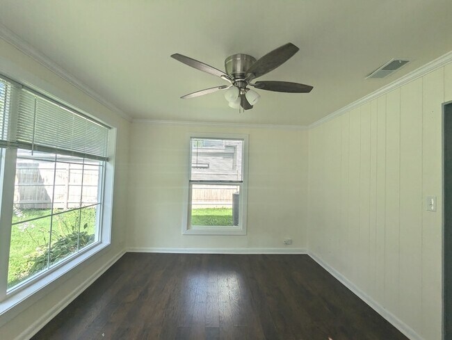 Building Photo - 2055 Magnolia Rd