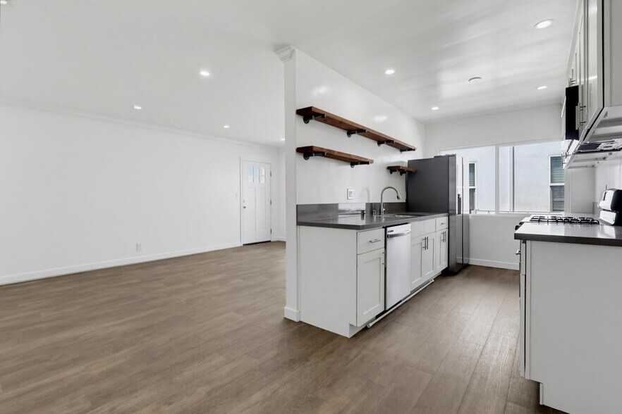 Building Photo - 6065 Pickford Pl
