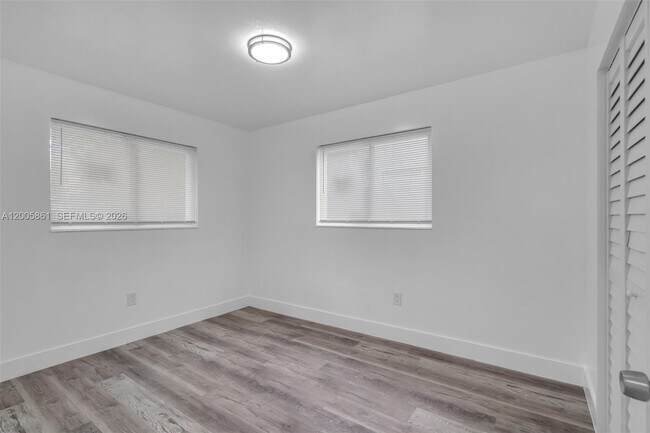 Building Photo - 265 NE 55th Terrace