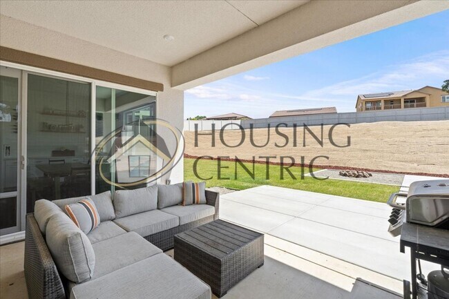 Building Photo - Modern & Elegant Living in Emerald Peak, E...