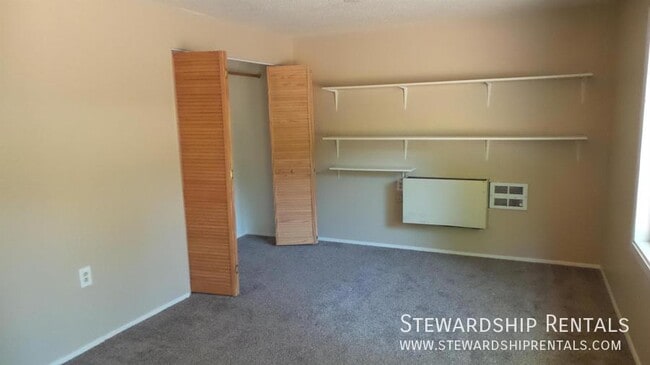 Building Photo - 1275 E 30th Ave