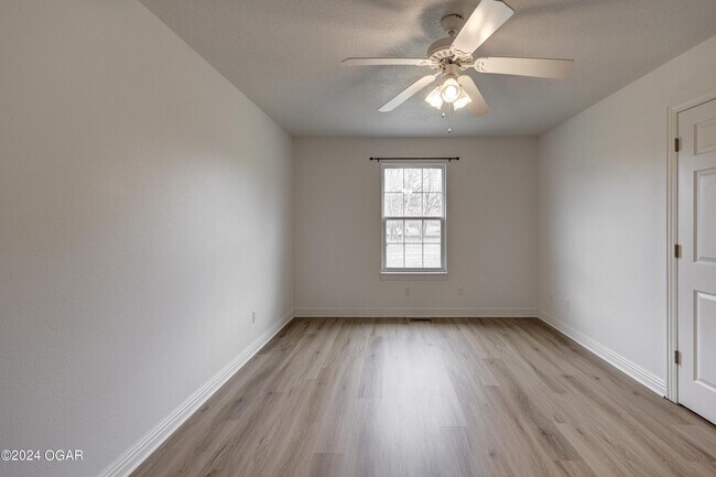 Building Photo - 301 W Briarbrook Ln