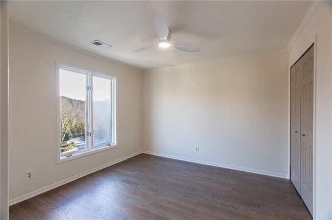 Building Photo - 45 St Claire Ln NE