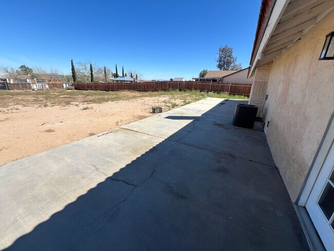 Building Photo - Move-In Ready Beauty with Granite Kitchen, Stainless Steel Appliances & Expansive Backyard