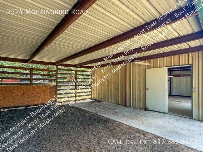 Building Photo - 2524 Mockingbird Rd