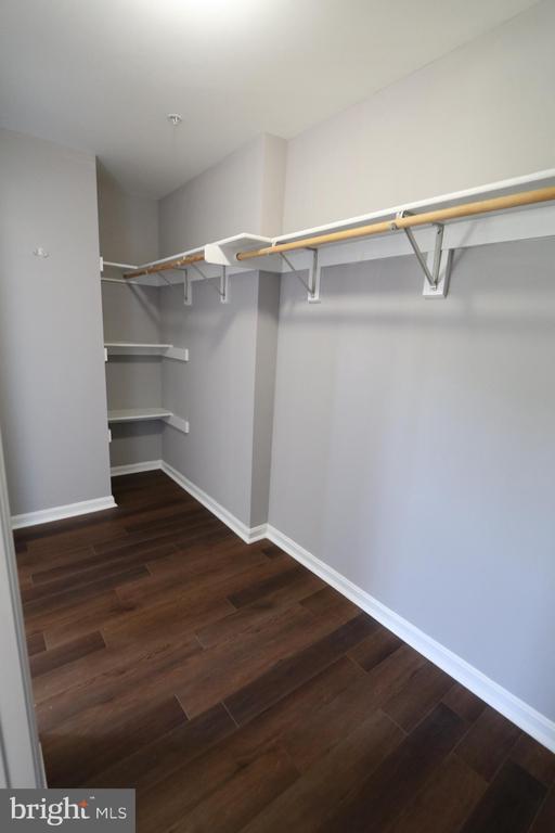 Building Photo - 5213 Zephyr Ave