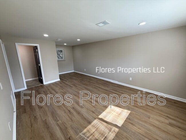 Building Photo - 1413 Cranwood Dr