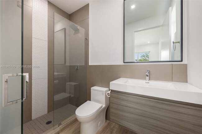 Building Photo - 3162 Plaza St