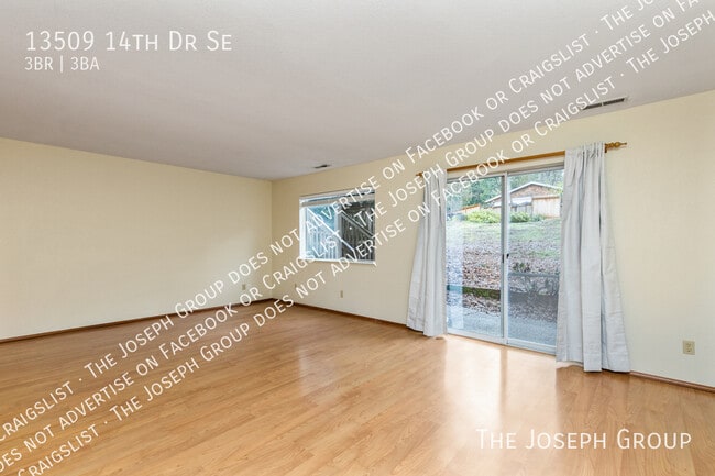 Building Photo - 13509 14th Dr SE