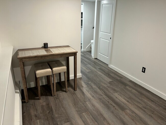 Building Photo - 619 N Harvard Ave